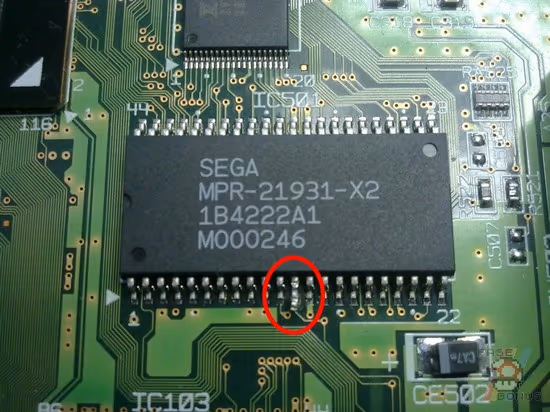 Levantando la pata 12 del chip de la BIOS