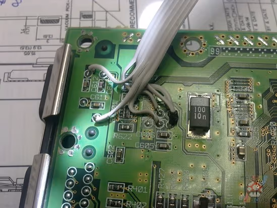 Cables del lector soldados a los puntos de prueba